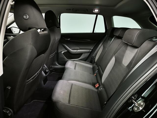 Skoda OCTAVIA Combi 1.0 e-TSI Business Edition | Panoramadak | Stoelverwarming | Achteruitrijcamera | Navigatie |