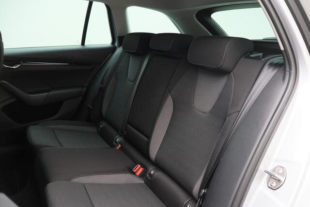 Skoda OCTAVIA Combi 1.0 TSI Business Edition Virtual Cockpit, Cruise, Apple Carplay, Sfeerverlichting, LED, DAB, PDC, 16''
