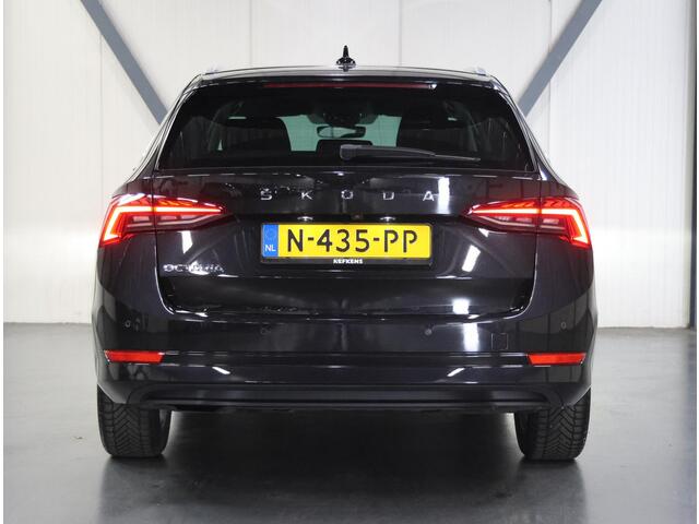 Skoda OCTAVIA Combi 110PK Edition Plus | 1ste eigenaar | AppleCarplay/AndroidAuto | Camera | Dodehoekdetectie | Stoelverwarming | Navigatie | 17"LMV | Climate Control | Cruise Control | Sfeerverlichting | Keyless | Isofix | Privacy Glass | Parkeersensoren | Electrische