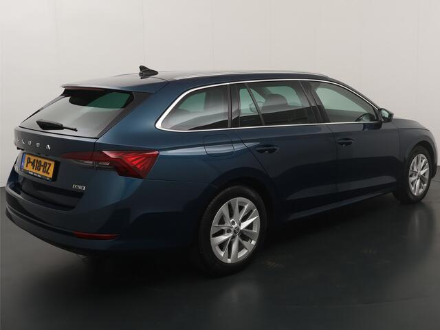 Skoda OCTAVIA Combi 1.0 e-TSI 111 pk Ambition | Camera | LED | Stoelverw. | 17" | Adapt. cruise | Keyless entry | Winterset