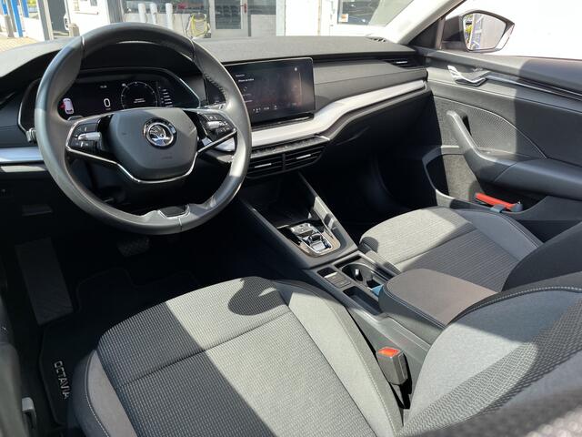 Skoda OCTAVIA Combi 1.0 e-TSI Business Edition / AUTOMAAT/ PANO/ CRUISE/ SMARTLINK/ PARKEER SENSOREN V+A/ ELEK.ACHTERKLEP/ KEYLESS/ DIGITAL DASH/ DAB/ NAVI/ CLIMA/ 16'' LMV