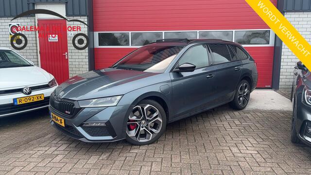 Skoda OCTAVIA Combi 1.4 TSI RS iV PHEV Business AUTOMAAT / PANORAMADAK / FULL LED / KEYLESS / STOELVERW / STUURVERW / SFEER / SOH 87% / NL-AUTO