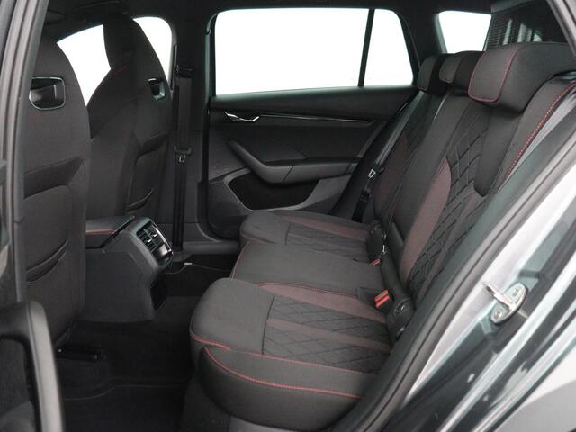 Skoda OCTAVIA 1.4 TSI RS iV PHEV Business | Stoelverwarming | Matrix LED | Carplay | Sportstoelen | Keyless | Virtual Cockpit | Parkeerhulp | Sfeerverlichting | Side Assist | Cruise control | Plug In