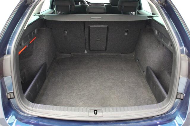 Skoda OCTAVIA Combi 1.5 TSI First Edition - Panorama, Digitaal Cockpit, Carplay, Stoelverw. Trekhaak