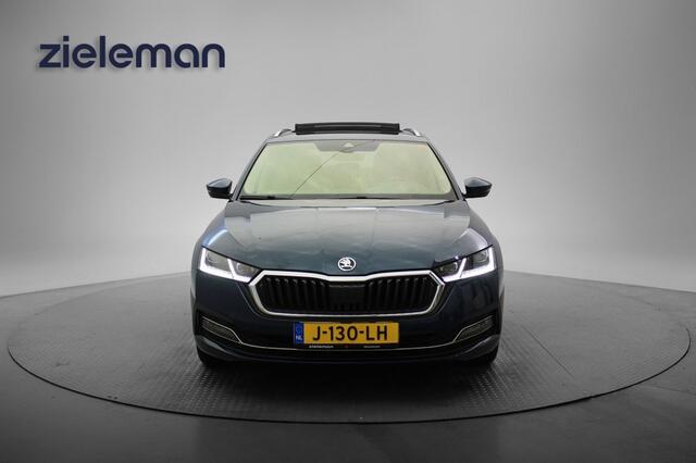 Skoda OCTAVIA Combi 1.5 TSI First Edition - Panorama, Digitaal Cockpit, Carplay, Stoelverw. Trekhaak