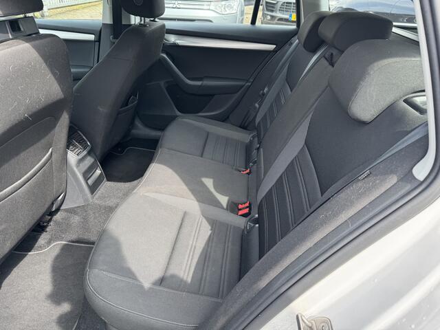 Skoda OCTAVIA Combi 1.6 TDI Greentech Ambition Business DSG Automaat | Clima | Navi | B