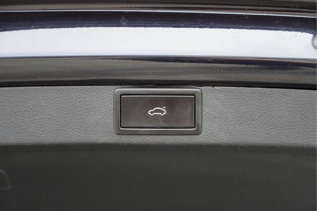 Skoda OCTAVIA Combi 1.5 TSI 150PK! First Edition BJ2020 Lmv 17" | Led V+A | Pdc | Keyless entry | Elek. trekhaak | Elek. achterklep | App-Connect | Navi | Virtual cockpit | Dashboard verlichting | Climate control | Cruise control | Verwarmde voorstoelen | Nw-model!