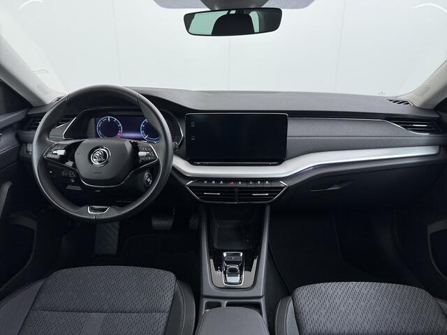 Skoda OCTAVIA Combi 1.4TSI 245PK Automaat iV PHEV Hybride Adap.Cruise Stoelverwarming Navi 3-Zone Ecc Apple Carplay Android Auto Pdc Business Edition Plus Elek.Achterklep Keyless advanced Lmv 18" Voorruitverwarming Led DAB 1e Eigenaar Origineel Nederlandse Auto