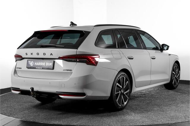 Skoda OCTAVIA Combi 1.5 TSI MHEV 150 PK Sportline Tour | Elek. Trekhaak | Matrix Led | Adapt. Cruise | Winterpakket | 13 inch Navi | Camera | NAV + App. Connect | ECC | Elek. Klep | LM 18" |