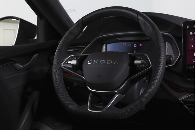 Skoda OCTAVIA Combi 1.5 TSI MHEV 150 PK Sportline Tour | Elek. Trekhaak | Matrix Led | Adapt. Cruise | Winterpakket | 13 inch Navi | Camera | NAV + App. Connect | ECC | Elek. Klep | LM 18" |