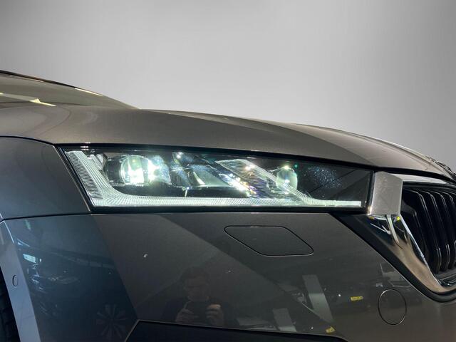 Skoda OCTAVIA Combi 1.4TSI iV 150kW/204PK PHEV Business Edition Plus · Panoramadak · Trekhaak · Navigatie · Camera · Apple/Android Car Play ·
