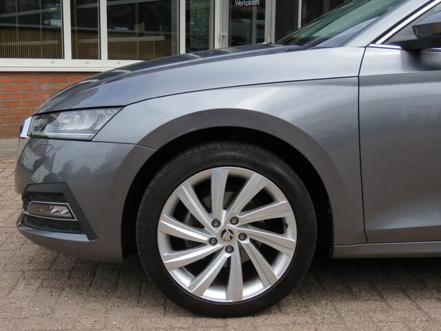 Skoda OCTAVIA 1.0 TSI Business Edition Plus / Pano / Trekhaak / Elec.acherklep / 18 Inh / Stoelenstuurwielverw. / BOVAG garantie