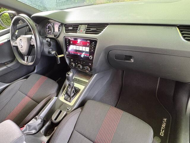 Skoda OCTAVIA Combi 1.5 TSI SportLine Carplay NAVI Sfeerverlichting