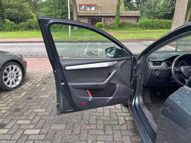 Skoda OCTAVIA Combi 1.0 TSI Greentech Business Edition
