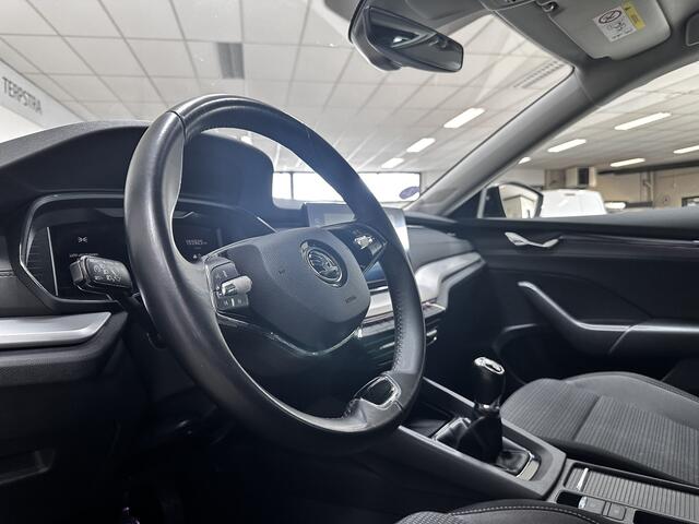 Skoda OCTAVIA Combi 1.0 TSI Business Edition/ Virtual Dashb./ Keyless-GO/ Apple + Android/ LED Koplampen/ DAB+/ PDC/ Elek. Kofferklep/ Lane-Assist./ Cruise/ Bluetooth/ Multi. LEDER. Stuur/ Mistl./ Dakrails.