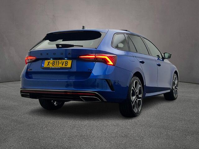 Skoda OCTAVIA Combi RS Business 1.4 TSI PHEV 245pk DSG Automaat Panoramadak, Adaptive cruise control, Achteruitrijcamera, Navigatie, Parkeersensoren, LED matrix koplampen