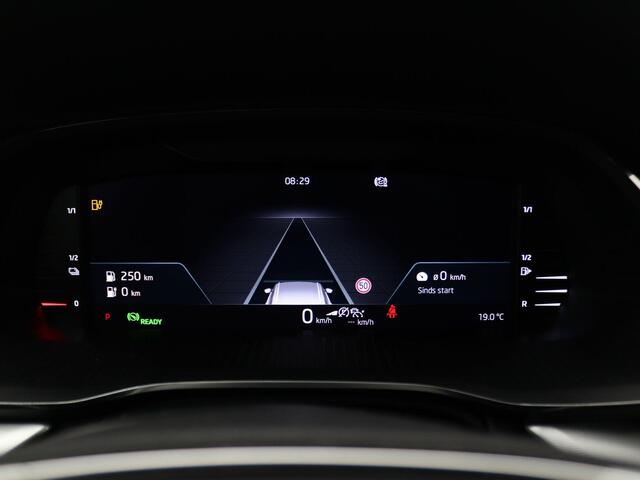 Skoda OCTAVIA Combi 1.4 TSI iV PHEV Business Edition Plus 204PK DSG SOH 97,07%, Panoramadak, Trekhaak, Head-Up Display, Memorystoel, Achteruitrijcamera, Elektr. Achterklep, 17" LM Velgen