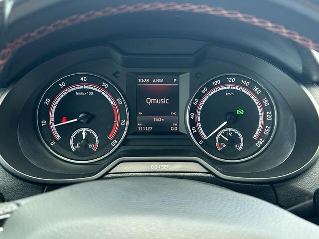 Skoda OCTAVIA Combi 2.0 TSI RS 245 Business | Navigatie | Parkeersensoren Achter | Climate control | Trekhaak |