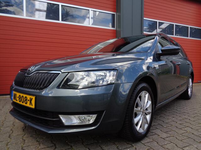 Skoda OCTAVIA Combi 1.0 TSI Greentech Ambition Business 116PK Clima Navi Cruise LMV 6-BAK Trekhaak 2E-Eigenaar NL-Auto