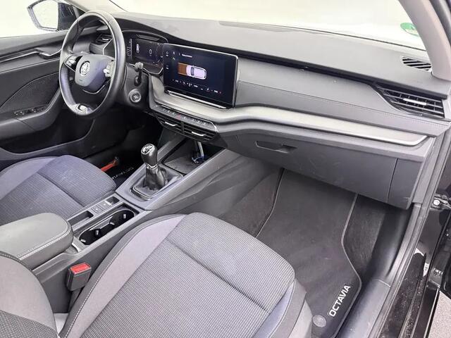 Skoda OCTAVIA Combi 1.0 TSI Business Edition Gratis Afleverpakket! | Trekhaak | Elektrische Kofferklep |