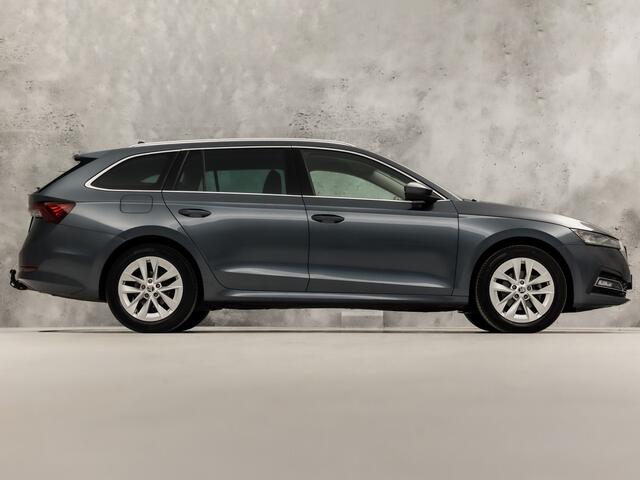 Skoda OCTAVIA Combi 1.0 e-TSI Sport Automaat (VIRTUAL COCKPIT, 1e EIGENAAR, APPLE CARPLAY, GROOT NAVI, STOELVERWARMING, SPORTSTOELEN, CAMERA, GETINT GLAS, NIEUWSTAAT)