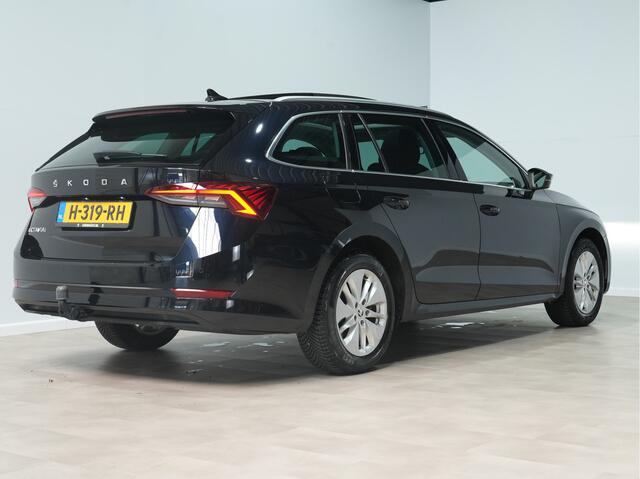 Skoda OCTAVIA Combi 1.5 b 150pk TSI First Edition Panoramadak / Trekhaak / dodehoek 284