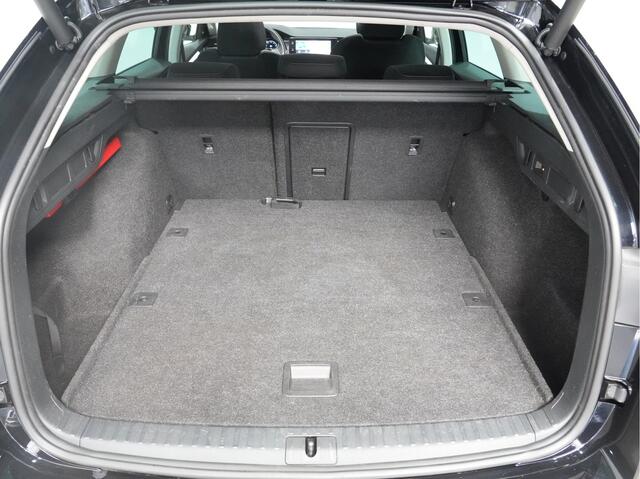 Skoda OCTAVIA Combi 1.5 b 150pk TSI First Edition Panoramadak / Trekhaak / dodehoek 284
