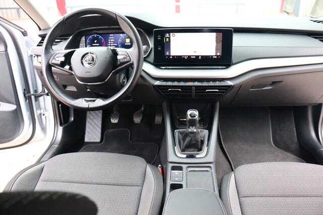 Skoda OCTAVIA Combi 1.0 TSI Business Edition O.a: Haak, Clima, Cruise, Navi, PDC, Carplay, Etc. All-in prijs!