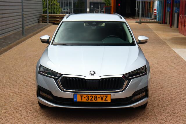 Skoda OCTAVIA Combi 1.0 TSI Business Edition O.a: Haak, Clima, Cruise, Navi, PDC, Carplay, Etc. All-in prijs!
