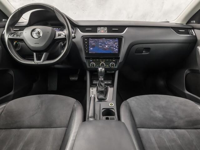 Skoda OCTAVIA Combi 1.4 TSI Greentech Sport 150Pk Automaat (PANORAMADAK, APPLE CARPLAY, GROOT NAVI, CAMERA, LEDER/ALCANTARA, SPORTSTOELEN, STOELVERWARMING, GETINT GLAS, NIEUWSTAAT)