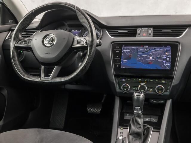 Skoda OCTAVIA Combi 1.4 TSI Greentech Sport 150Pk Automaat (PANORAMADAK, APPLE CARPLAY, GROOT NAVI, CAMERA, LEDER/ALCANTARA, SPORTSTOELEN, STOELVERWARMING, GETINT GLAS, NIEUWSTAAT)