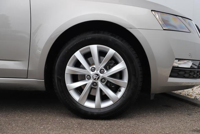 Skoda OCTAVIA 1.0 TSI Greentech Ambition Business Trekhaak 16 inch Navigatie Carplay Android Climate & Cruise Control Parkeersensor