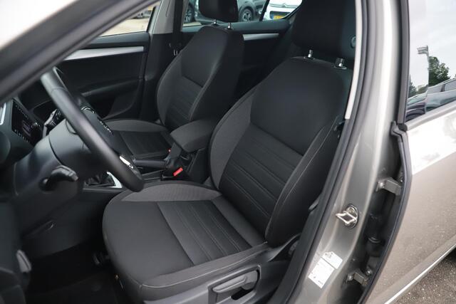 Skoda OCTAVIA 1.0 TSI Greentech Ambition Business Trekhaak 16 inch Navigatie Carplay Android Climate & Cruise Control Parkeersensor