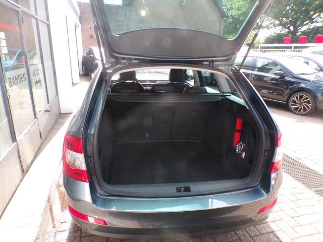 Skoda OCTAVIA Combi 1.0 TSI Greentech Ambition Business GOED ONDERHOUDEN AUTOMAAT AIRCO