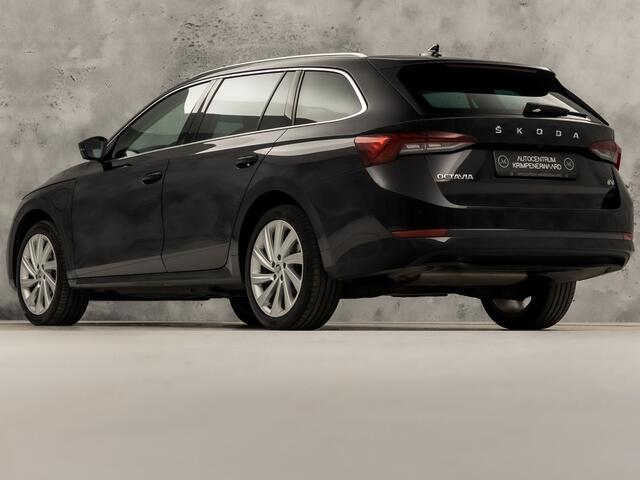 Skoda OCTAVIA Combi 1.4 TSI iV PHEV Business Edition Plus 218Pk Automaat (VIRTUAL COCKPIT, APPLE CARPLAY, GROOT NAVI, CAMERA, STOELVERWARMING, SPORTSTOELEN, GETINT GLAS, CRUISE, NIEUWE APK, NIEUWSTAAT)