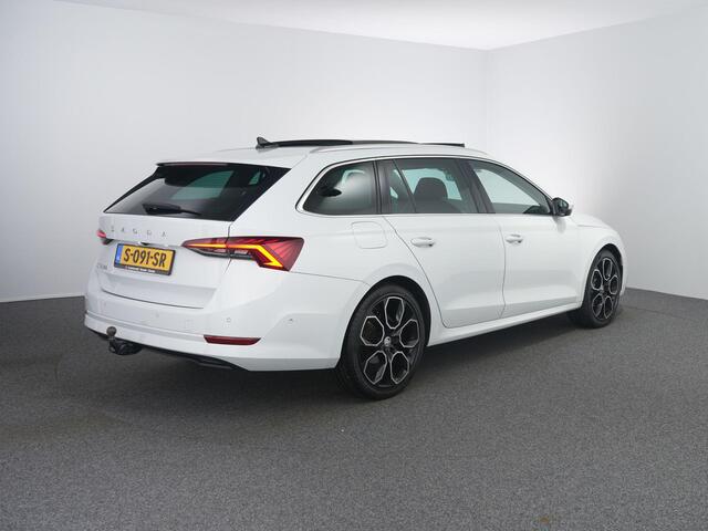 Skoda OCTAVIA Combi 1.5 TSI First Edition | Zwenkhaak | Pano | Memory | HUD | DCC | ACC | Winterpakket |