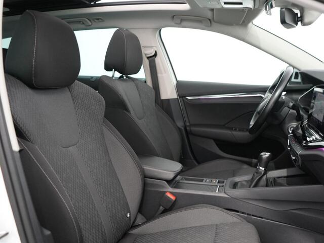Skoda OCTAVIA Combi 1.5 TSI First Edition | Zwenkhaak | Pano | Memory | HUD | DCC | ACC | Winterpakket |