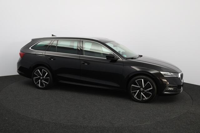 Skoda OCTAVIA Combi 1.5 TSI First Edition/ Trekhaak/ 150pk!/ Virtual Dashb./ 18'' LMV/ LED Koplampen/ Keyless/ Camera/ Lane-Assist./ Stoelverw./ Apple + Android/ Adaptive Cruise/ Extra getint glas/ Chroom/ PDC V+A/ Navi.