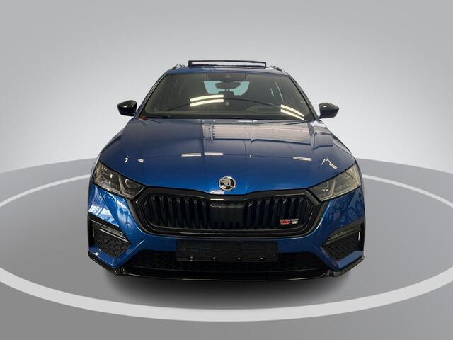 Skoda OCTAVIA Combi 1.4 TSI 245pk DSG RS iV PHEV Business · Panoramadak · Apple/Android Car Play · P-Sensoren · Sfeerverlichting · 18'' Inch ·