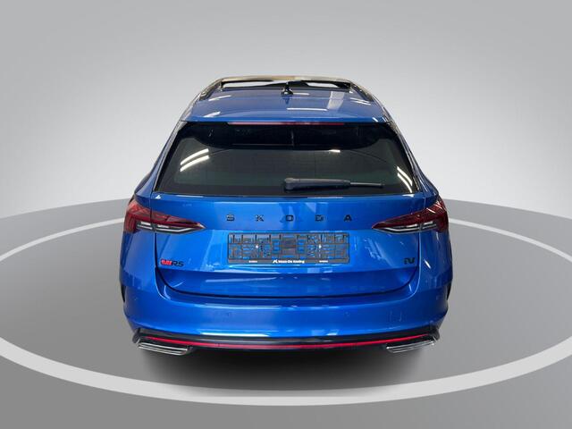 Skoda OCTAVIA Combi 1.4 TSI 245pk DSG RS iV PHEV Business · Panoramadak · Apple/Android Car Play · P-Sensoren · Sfeerverlichting · 18'' Inch ·