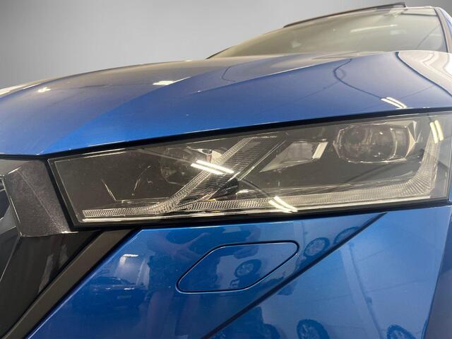 Skoda OCTAVIA Combi 1.4 TSI 245pk DSG RS iV PHEV Business · Panoramadak · Apple/Android Car Play · P-Sensoren · Sfeerverlichting · 18'' Inch ·