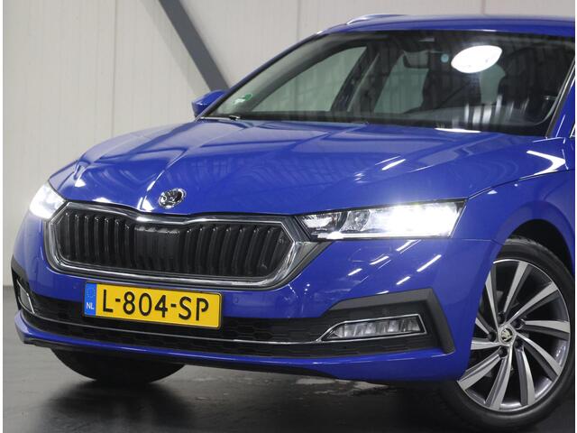 Skoda OCTAVIA Combi 1.0 110PK TSI Business Edition Plus | 2de eigenaar | AppleCarplay/AndroidAuto | Stoelverwarming | Navigatie | 17"LMV | Climate Control | Cruise Control | Sfeerverlichting | Keyless | Isofix | Privacy Glass | Parkeersensoren | Electrische achterklep