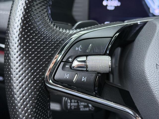 Skoda OCTAVIA Combi 1.4 TSI iV PHEV Sportline Business | 204 PK | SoH 100% | Adaptive Cruise Control | Achteruitrijcamera | Head-up display | Keyless Entry | Stoelverwarming |