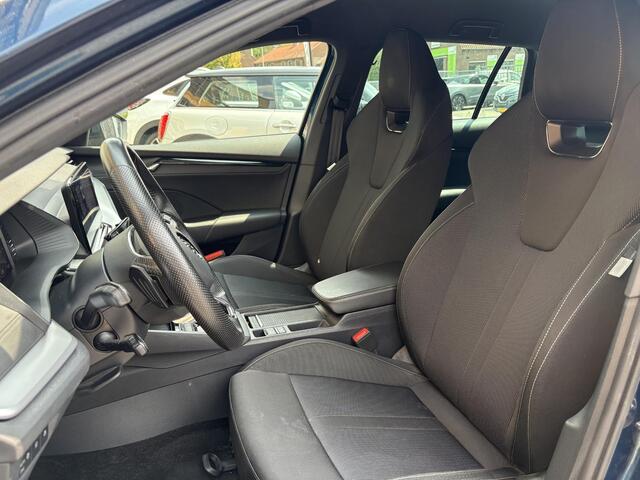 Skoda OCTAVIA Combi 1.0 e-TSI Sport Business LAVA BLUE/AUTOMAAT/1E EIG./NL-AUTO