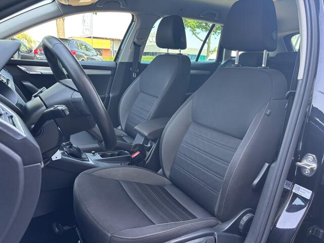 Skoda OCTAVIA Combi 1.0 TSI Greentech Ambition Business | Automaat | Apple Carplay | Achterruitrijcamera | Navi