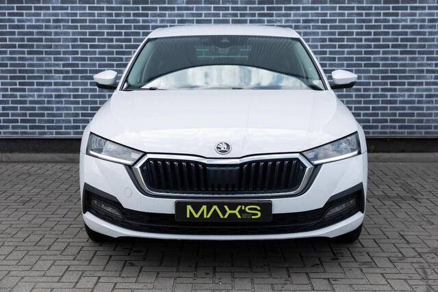 Skoda OCTAVIA 1.0 TSI Ambition | Navigatie | Apple Carplay | Android Auto | Parkeersensoren | Cruise Control | Climate Control | Stoelverwarming | Privacy Glas | LED Koplampen | Lichtmetalen Velgen