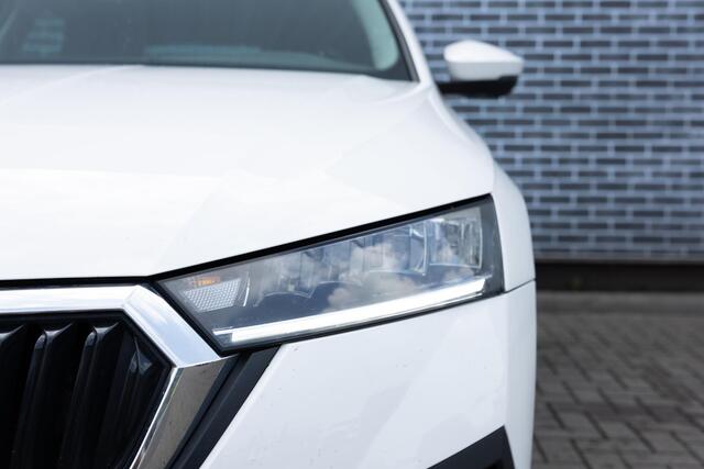 Skoda OCTAVIA 1.0 TSI Ambition | Navigatie | Apple Carplay | Android Auto | Parkeersensoren | Cruise Control | Climate Control | Stoelverwarming | Privacy Glas | LED Koplampen | Lichtmetalen Velgen