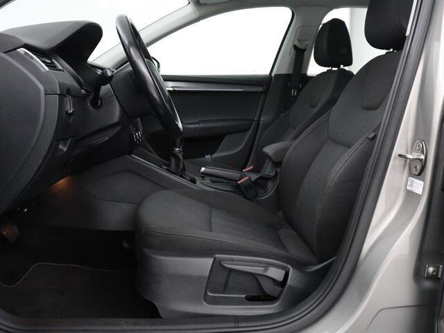 Skoda OCTAVIA Combi 1.4 TSI Greentech Style Business | Stoelverwarming | Canton sound | Carplay | Cruise control | Navigatie | Park assist | Climate control | Trekhaak