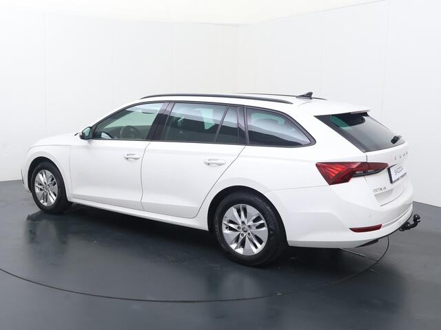 Skoda OCTAVIA Combi 1.5 e-TSI Business Edition | 150 PK | Trekhaak | Keyless Entry | Navigatiesysteem | Cruise Control | Parkeersensoren |