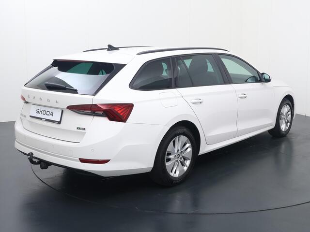 Skoda OCTAVIA Combi 1.5 e-TSI Business Edition | 150 PK | Trekhaak | Keyless Entry | Navigatiesysteem | Cruise Control | Parkeersensoren |